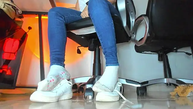 alma fenix online show from 9, 4, 2026