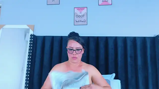 hotlatinateacher online show from 12, 2, 2026