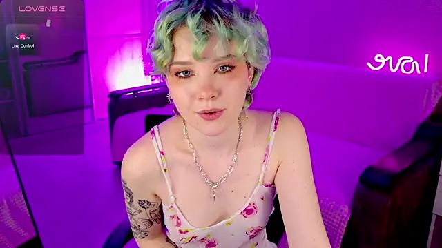 School Love online show from 2, 2, 2025