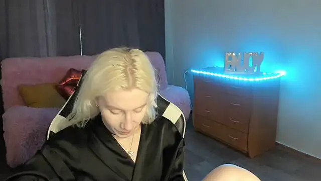 Snapshot of EnigmaSee chatting on 11, 7, 2026 EnigmaSee online show from 11, 7, 2026