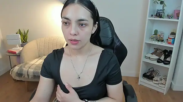 Snapshot of _BellaEvans_ chatting on 15, 4, 2026 BellaEvans online show from 15, 4, 2026