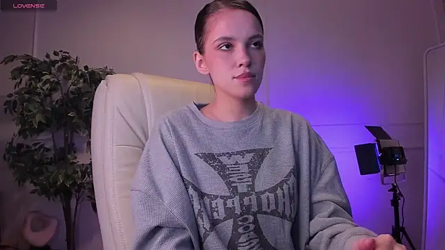 Snapshot of AdalynGlows chatting on 24, 6, 2026 AdalynGlows online show from 24, 6, 2026