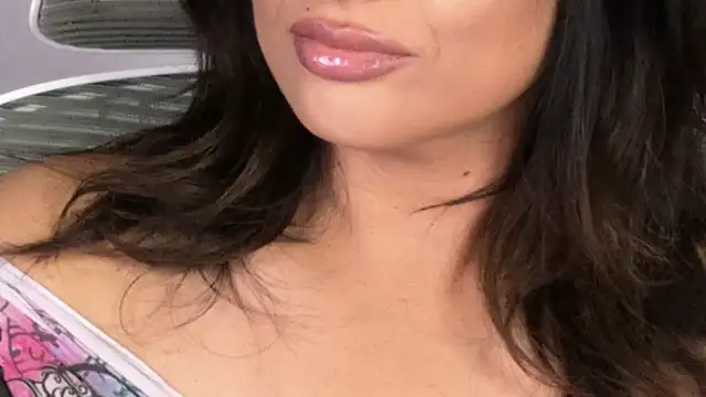 xprettysmilex online show from 15, 4, 2026