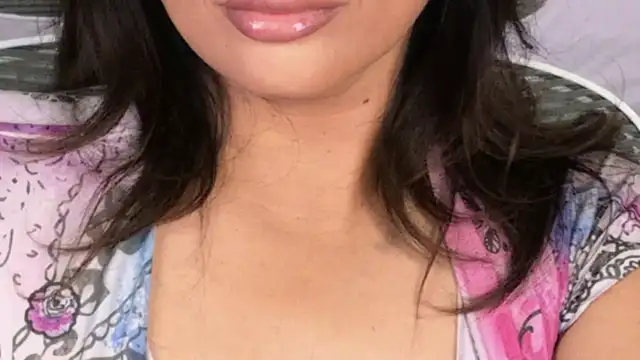 xprettysmilex online show from 15, 4, 2026