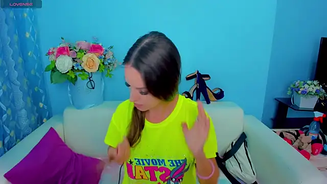 Snapshot of LindaaLu chatting on 10, 6, 2026 LindaaLu online show from 10, 6, 2026