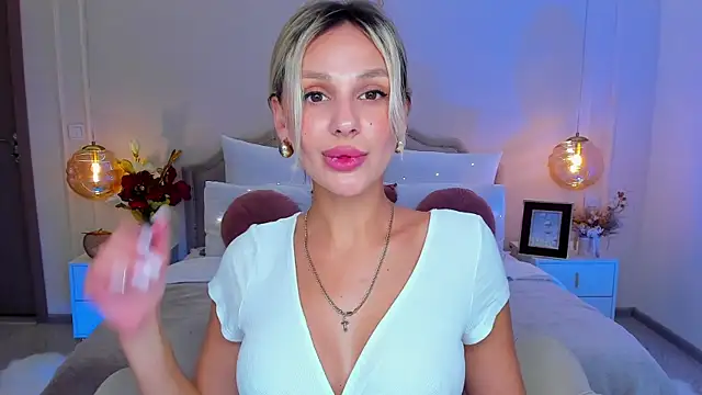 Snapshot of MissLoou chatting on 8, 7, 2026 MissLoou online show from 8, 7, 2026