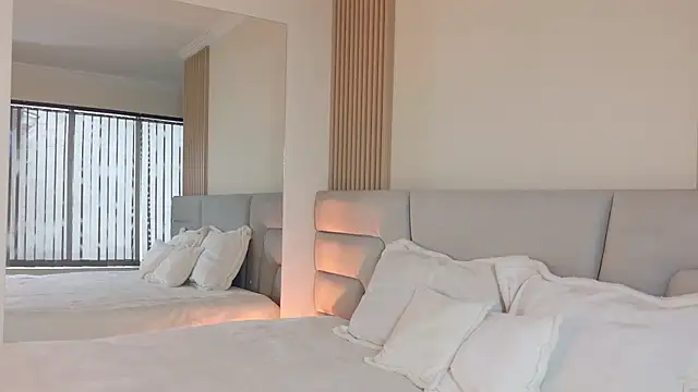 Snapshot of Zoe_Benson chatting on 20, 10, 2025 Zoe Benson online show from 20, 10, 2025