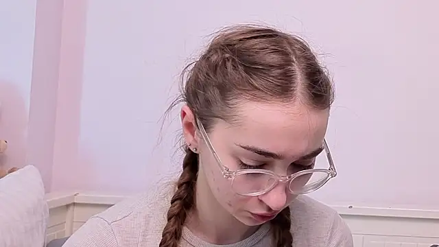 Snapshot of PollyBeev chatting on 11, 6, 2026 PollyBeev online show from 11, 6, 2026