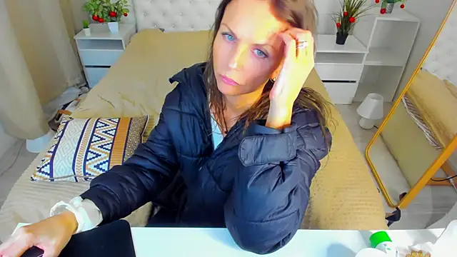 Snapshot of Elizabe_th chatting on 15, 12, 2024 Elizabe th online show from 15, 12, 2024