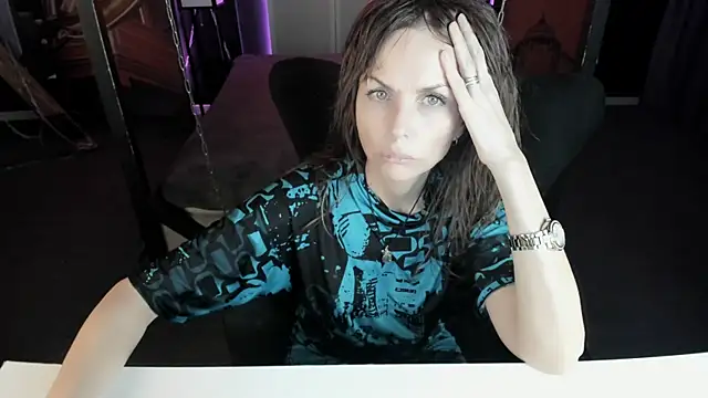 Snapshot of Elizabe_th chatting on 15, 3, 2025 Elizabe th online show from 15, 3, 2025