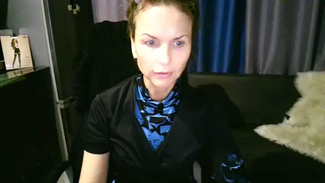 Snapshot of Elizabe_th chatting on 15, 10, 2025 Elizabe th online show from 15, 10, 2025