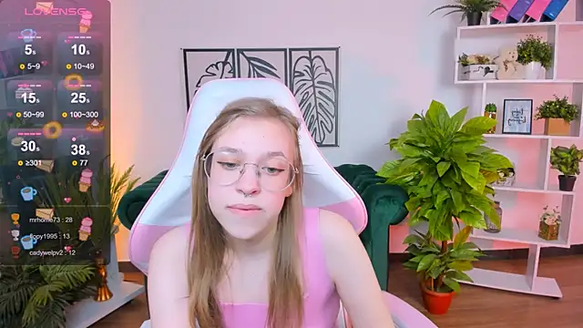 LayriantaVee online show from 1, 2, 2025