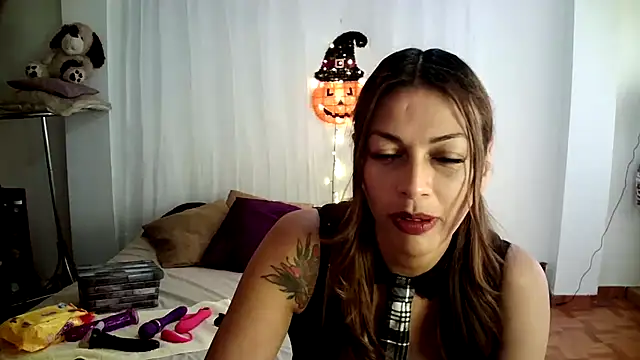 Hanna Charming online show from 8, 10, 2025
