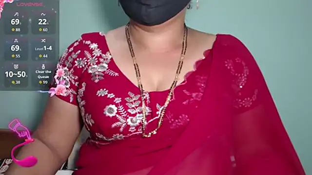 Snapshot of Queen_sakshi chatting on 3, 12, 2025 Queen sakshi online show from 3, 12, 2025