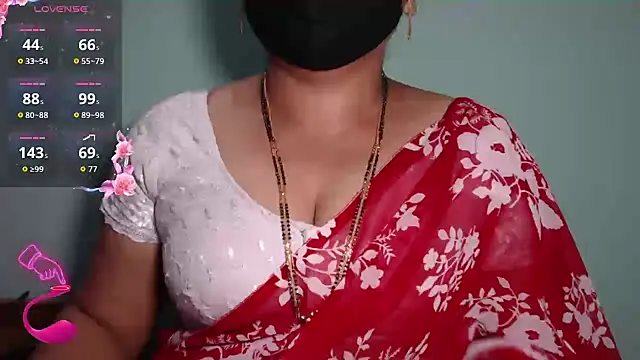 Snapshot of Queen_sakshi chatting on 4, 12, 2025 Queen sakshi online show from 4, 12, 2025