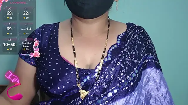 Snapshot of Queen_sakshi chatting on 14, 12, 2025 Queen sakshi online show from 14, 12, 2025