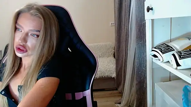 lonely dreamm online show from 11, 12, 2024