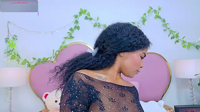 NahiaraReina online show from 22, 11, 2025