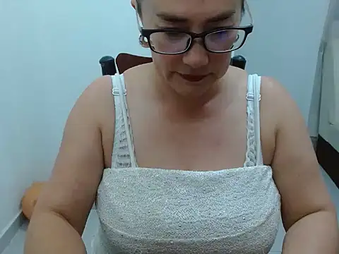 Snapshot of AllisonMillerHot chatting on 7, 1, 2025 AllisonMillerHot online show from 7, 1, 2025