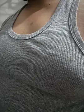 Snapshot of ved240 chatting on 2, 12, 2025 ved240 online show from 2, 12, 2025