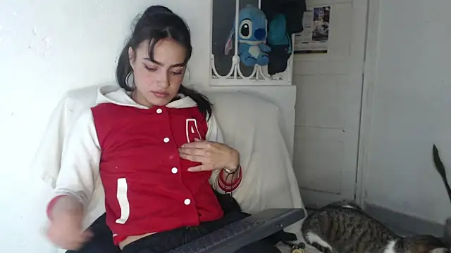 skinny sweet2411 online show from 4, 10, 2025