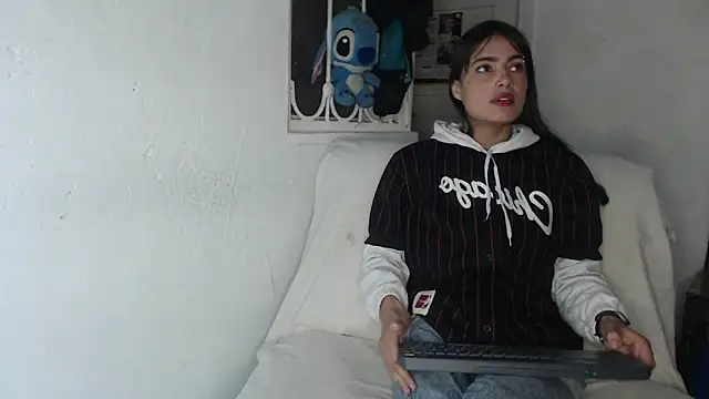 skinny sweet2411 online show from 13, 10, 2025