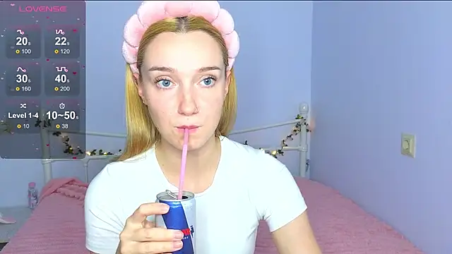 Snapshot of Wild_Sophie_ chatting on 25, 9, 2025 Wild Sophie online show from 25, 9, 2025