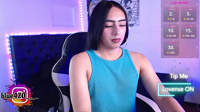 Skyler  blue4 online show from 23, 11, 2025