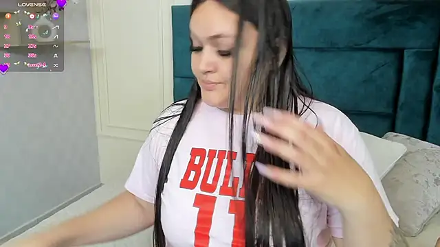 Charlotte Mayer online show from 3, 2, 2025