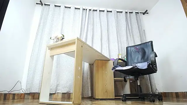 Snapshot of Kathleen_Rodriguez chatting on 28, 11, 2025 Kathleen Rodriguez online show from 28, 11, 2025