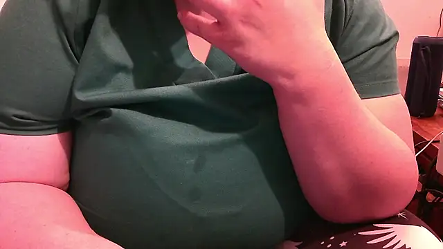 Snapshot of Maebi chatting on 7, 12, 2024 Maebi online show from 7, 12, 2024