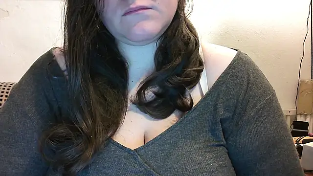 Snapshot of Maebi chatting on 7, 1, 2025 Maebi online show from 7, 1, 2025