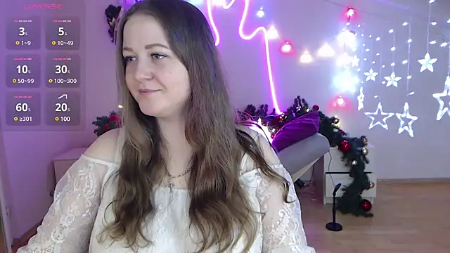 Snapshot of LizzyShine chatting on 5, 1, 2025 LizzyShine online show from 5, 1, 2025