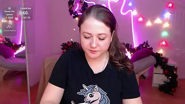 Snapshot of LizzyShine chatting on 6, 1, 2025 LizzyShine online show from 6, 1, 2025