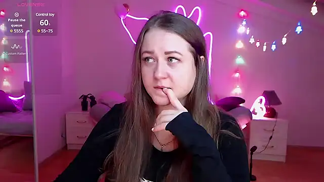 Snapshot of LizzyShine chatting on 9, 1, 2025 LizzyShine online show from 9, 1, 2025