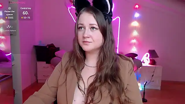 Snapshot of LizzyShine chatting on 13, 1, 2025 LizzyShine online show from 13, 1, 2025