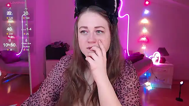 Snapshot of LizzyShine chatting on 22, 1, 2025 LizzyShine online show from 22, 1, 2025