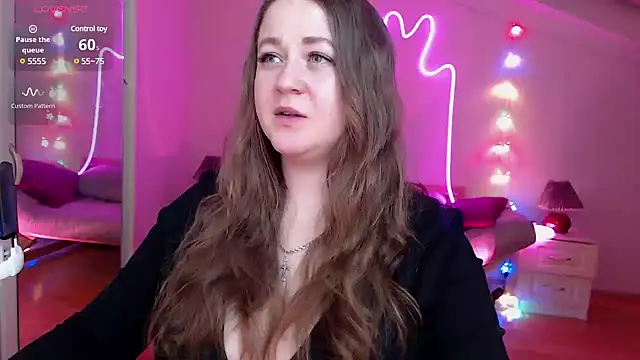 Snapshot of LizzyShine chatting on 3, 2, 2025 LizzyShine online show from 3, 2, 2025