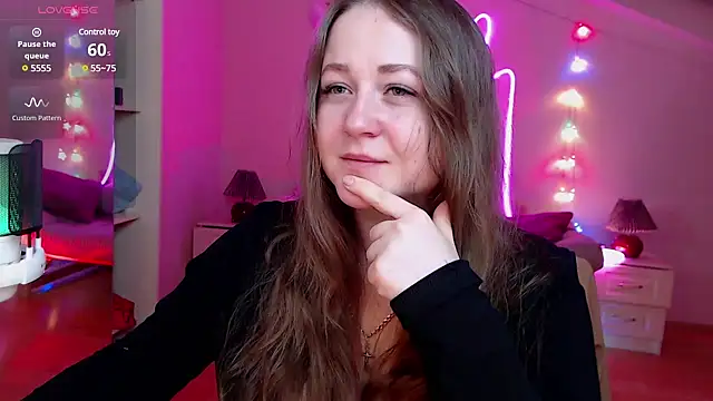Snapshot of LizzyShine chatting on 4, 2, 2025 LizzyShine online show from 4, 2, 2025