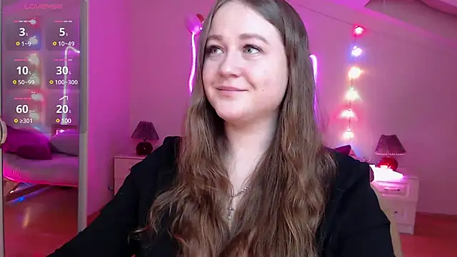 Snapshot of LizzyShine chatting on 13, 2, 2025 LizzyShine online show from 13, 2, 2025