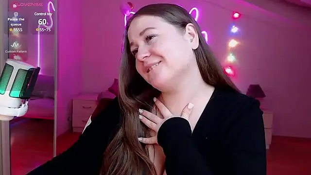 Snapshot of LizzyShine chatting on 19, 2, 2025 LizzyShine online show from 19, 2, 2025