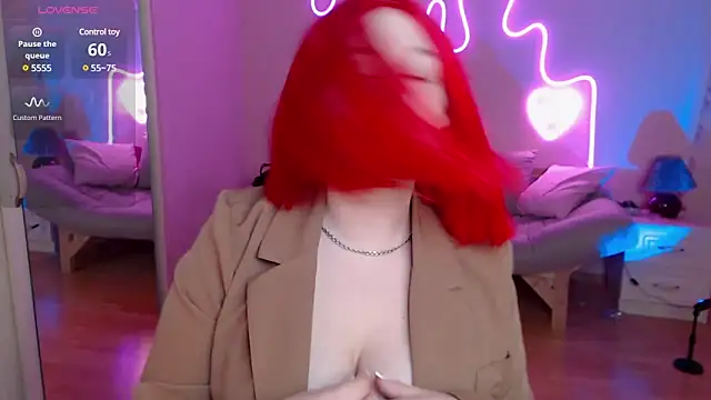 Snapshot of LizzyShine chatting on 28, 2, 2025 LizzyShine online show from 28, 2, 2025