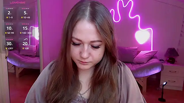 Snapshot of LizzyShine chatting on 2, 3, 2025 LizzyShine online show from 2, 3, 2025