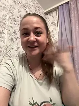 Snapshot of LizzyShine chatting on 3, 3, 2025 LizzyShine online show from 3, 3, 2025