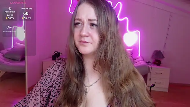 Snapshot of LizzyShine chatting on 5, 3, 2025 LizzyShine online show from 5, 3, 2025