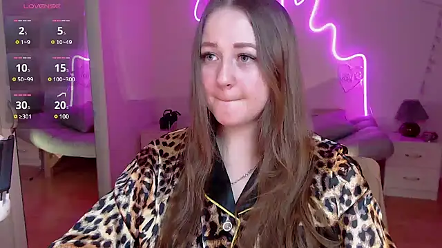 Snapshot of LizzyShine chatting on 7, 3, 2025 LizzyShine online show from 7, 3, 2025