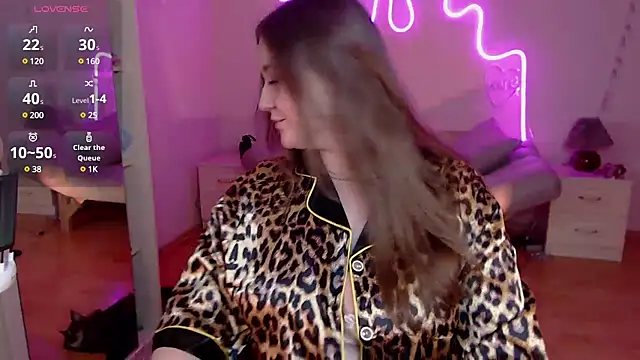 Snapshot of LizzyShine chatting on 7, 3, 2025 LizzyShine online show from 7, 3, 2025