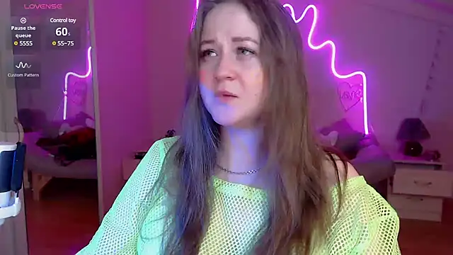 Snapshot of LizzyShine chatting on 7, 3, 2025 LizzyShine online show from 7, 3, 2025