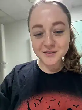 Snapshot of LizzyShine chatting on 18, 3, 2025 LizzyShine online show from 18, 3, 2025