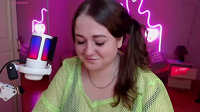 Snapshot of LizzyShine chatting on 21, 3, 2025 LizzyShine online show from 21, 3, 2025